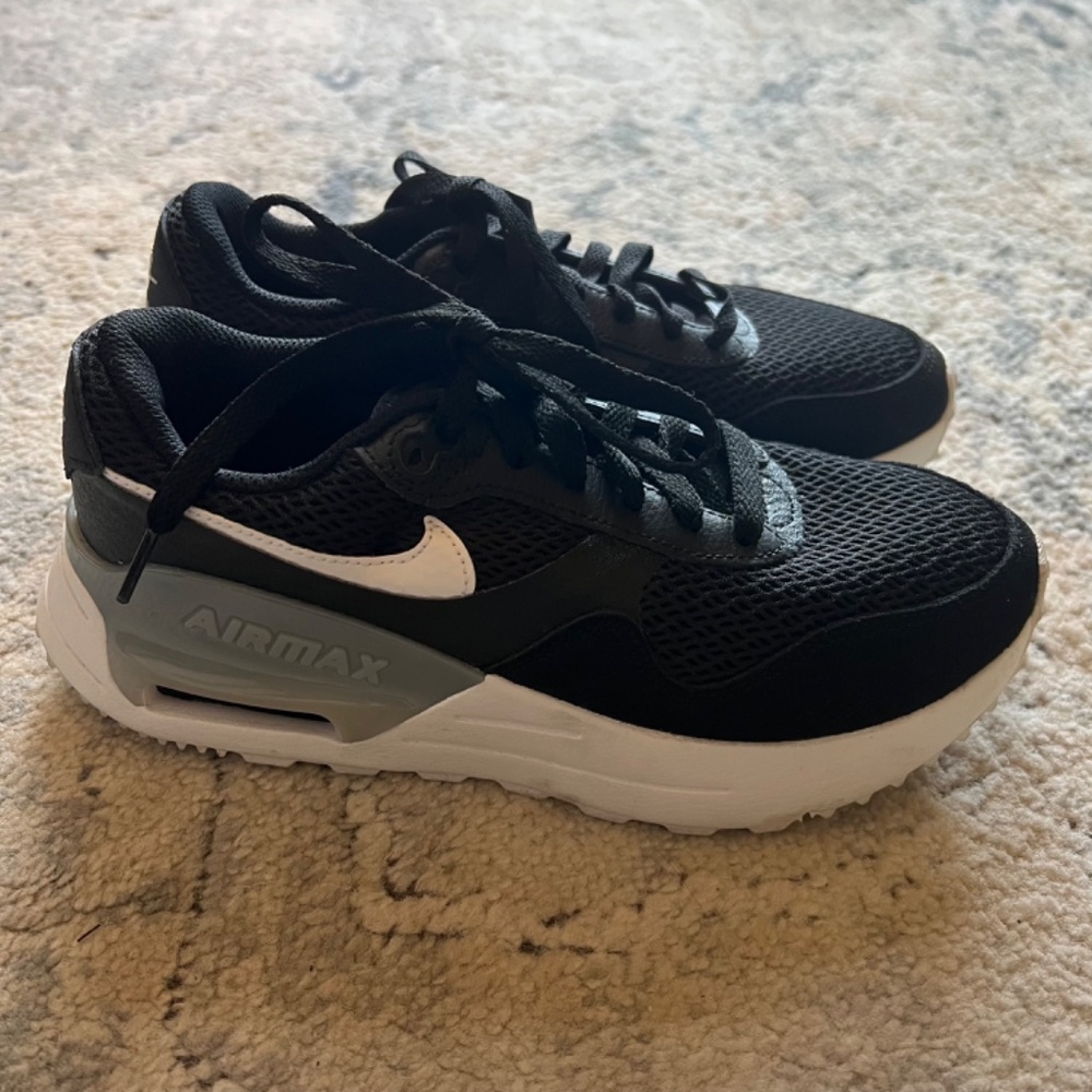 NIKE AIR MAX SYSTM WOMENS RUNNING SHOES: Size 7.5
